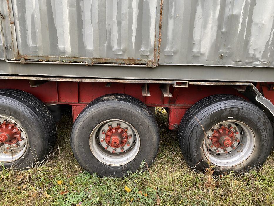 Напівпричіп-зерновоз контейнеровоз,на ходу можливий обмін,