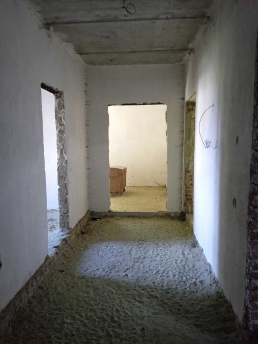 Будинок та земельна ділянка 0,5 га в дуже гарному місці близько Львова