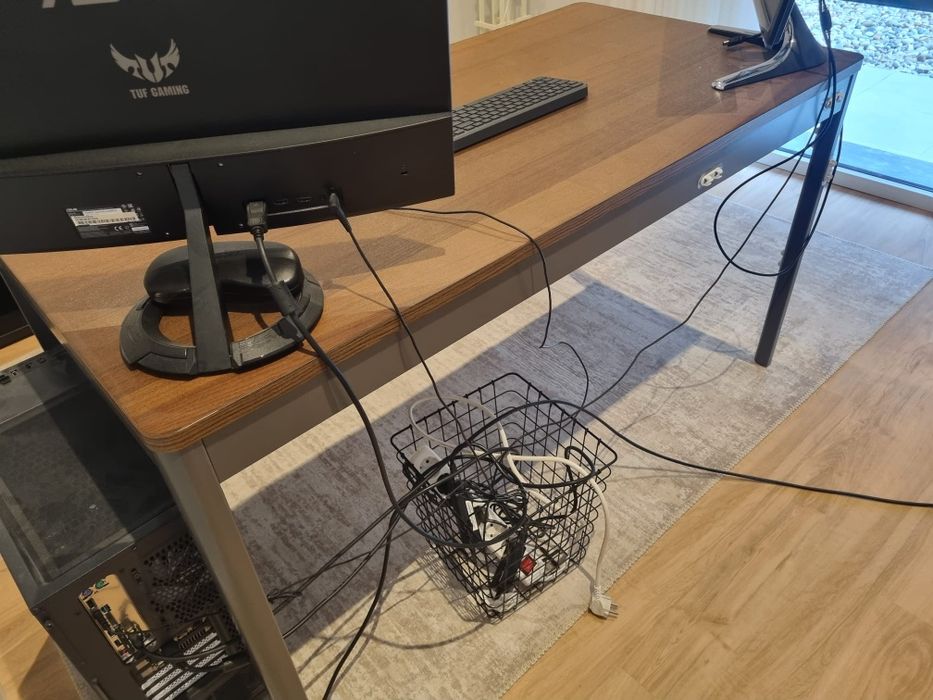 Secretary with Three Years64552282480514121