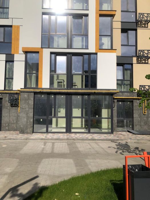 Продам 2 з кімнатну квартиру площею 64 м2 , будинок зданий