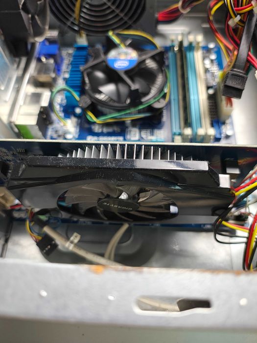 PC  komputer stacjonarny składak i3, 4GB,  Radeon HD 5570 GPU