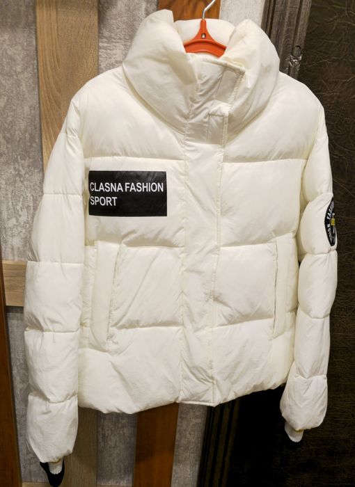 Зимовий пуховик.