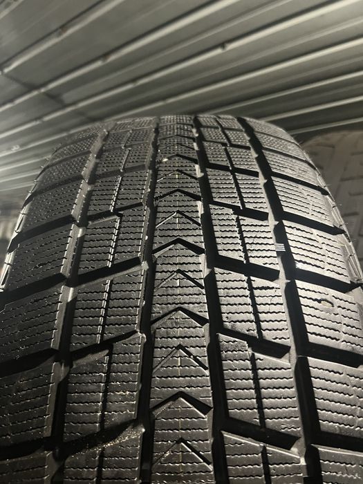 666 Корейские зимние шины R20 265/50 Roadstone