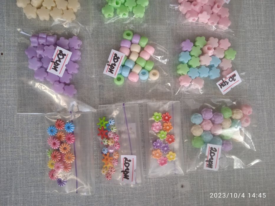 Резинки для плетения браслетов.