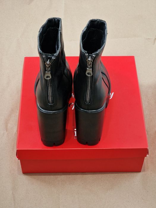 Чорні шкіряні ботильйони на високих підборах і платформі, 36р
