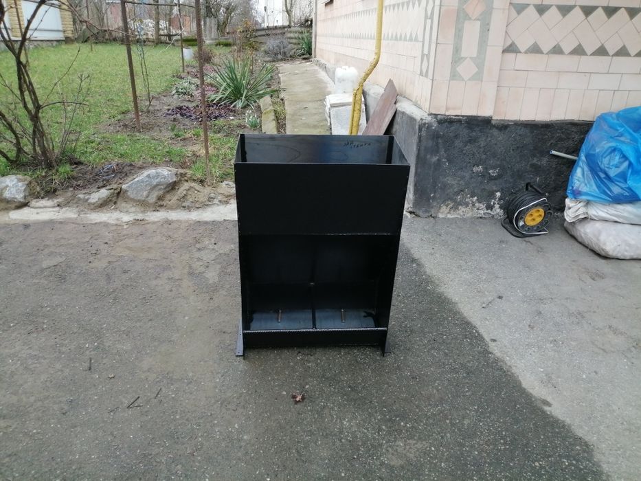 Бункерная кормушка для свиней