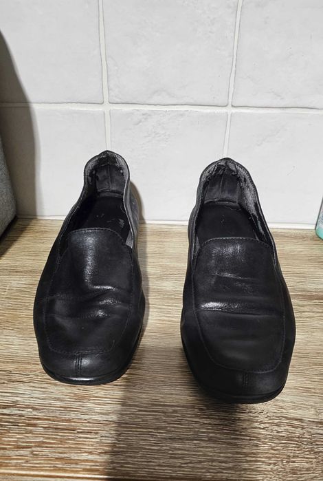 Sapatos conforto cunha baixa