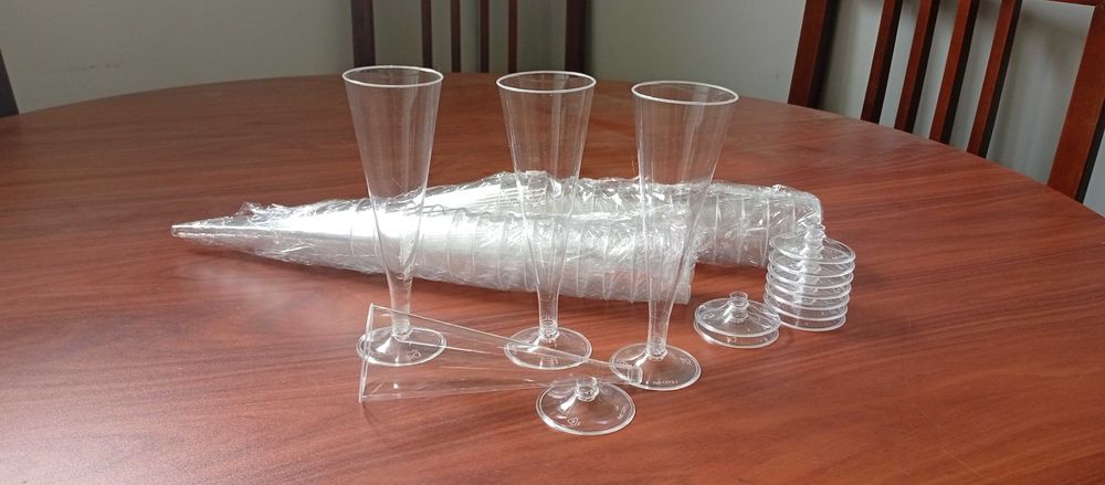 190 plastic flutes.485106965294632963