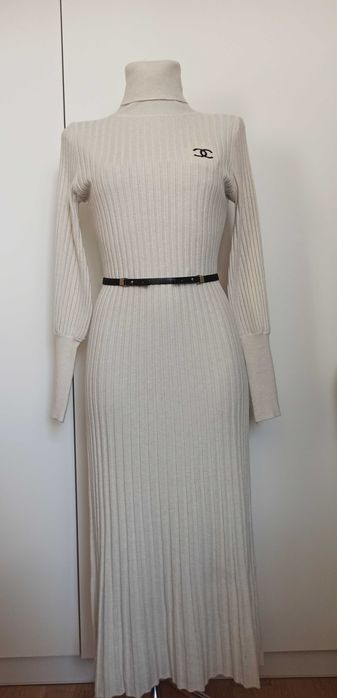 Sukienka z golfem sweterkowa prążek