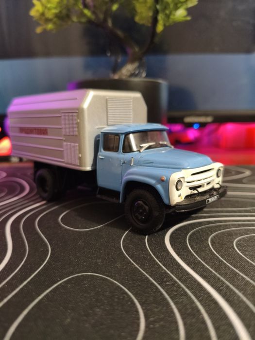 Моделька автомобіля ЗИЛ 130 з модефікацією ЛУМЗ-890Б Масштаб 1:43