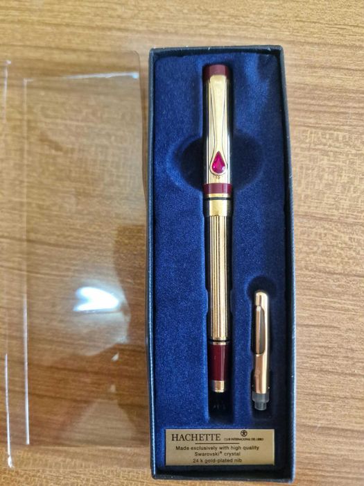 Caneta de Tinta Permanente Hachette — Cristal Swarovski — Aparo Banhado a Ouro 24K — No Estojo Original