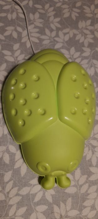 Candeeiro e espelho de quarto de criança