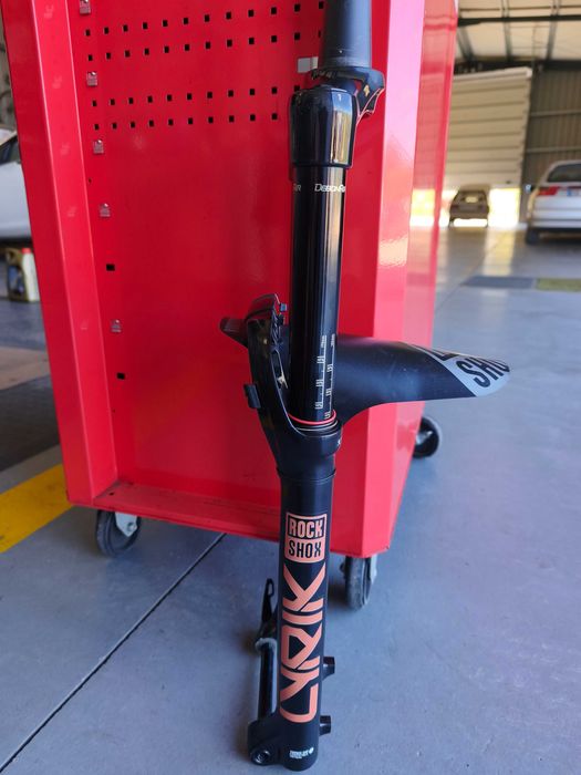 Suspensão Rock shox Lyrik 170mm