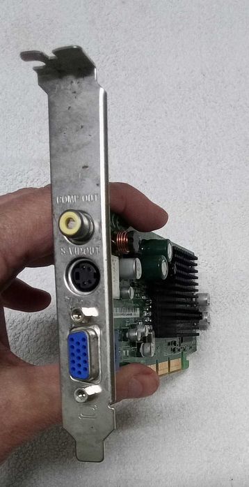 [PC Vintage] Placa grafica AGP - ATI Radeon 9200 SE