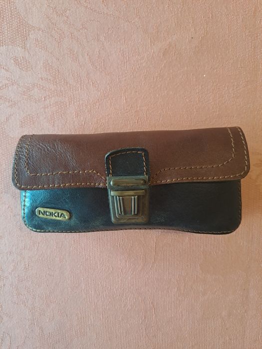Bolsa para telemóvel  da Nokia, dá para por no cinto.