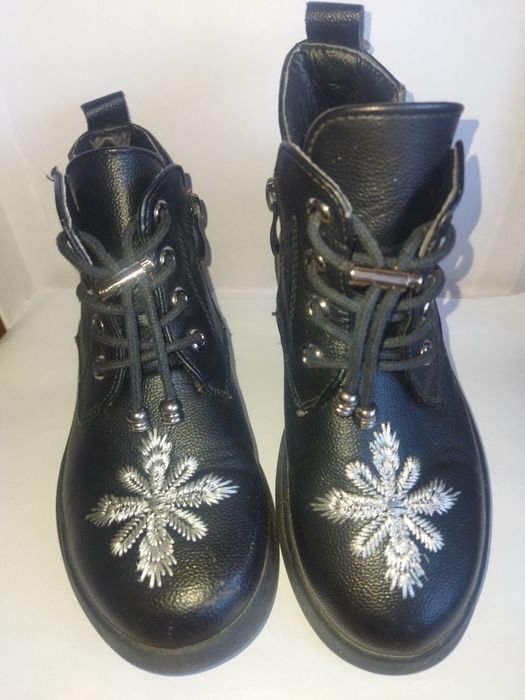 Взуття для дівчаток