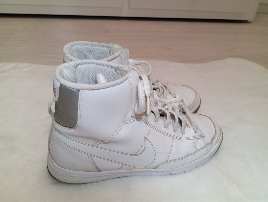 Buty Nike dla dziewczynki rozmiar37 - 38 . Stan bardzo dobry