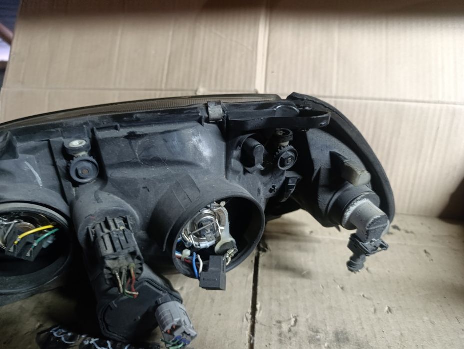 Фара права Toyota Avensis t22 авенсіс т22