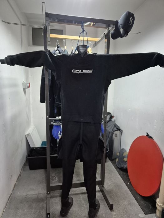 Skafander suchy Eques