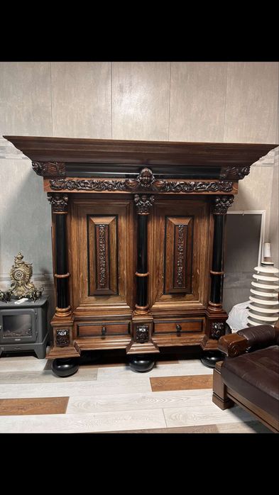 Дубовый шкаф  Голандия