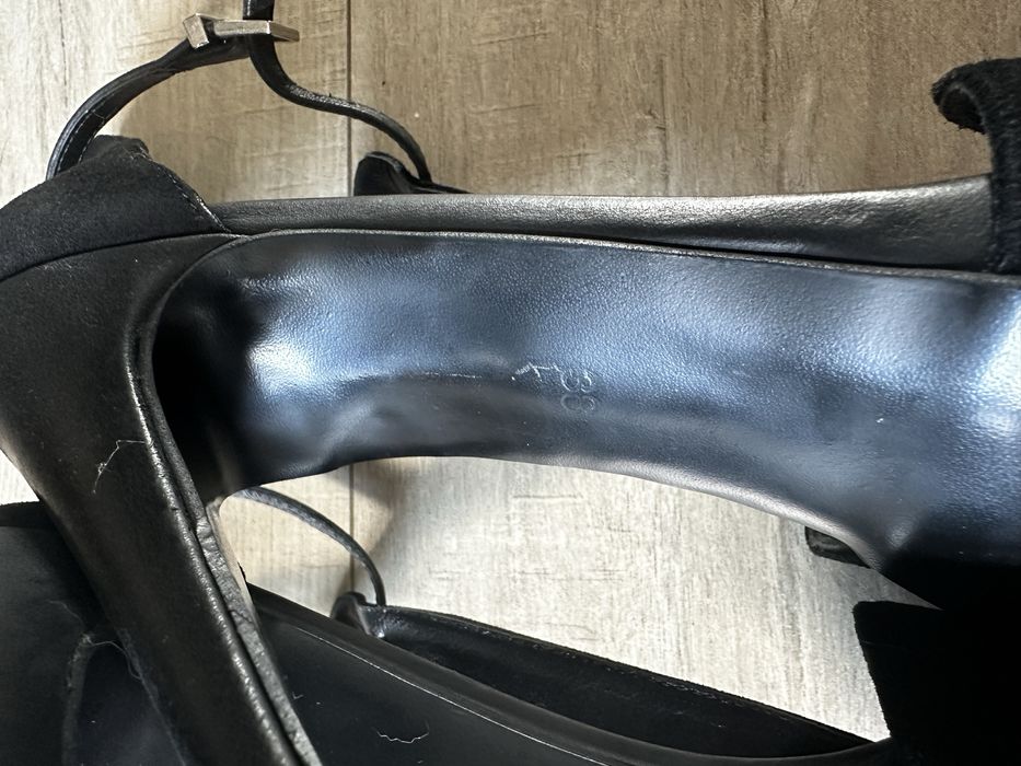 Damskie czarne buty na obcasie marki RAGE AGE