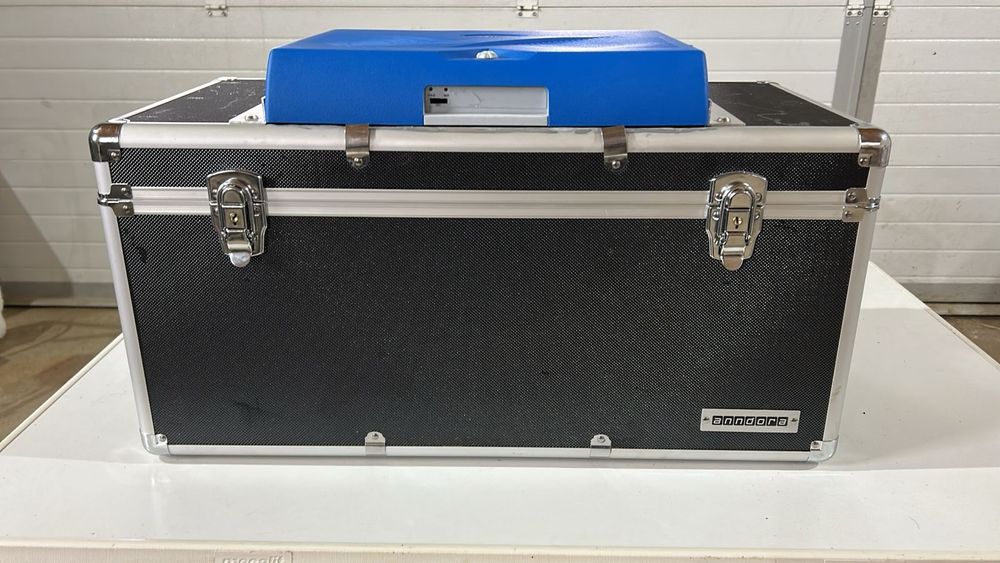 A втомобільний Холодильник 12v/ 220 v.