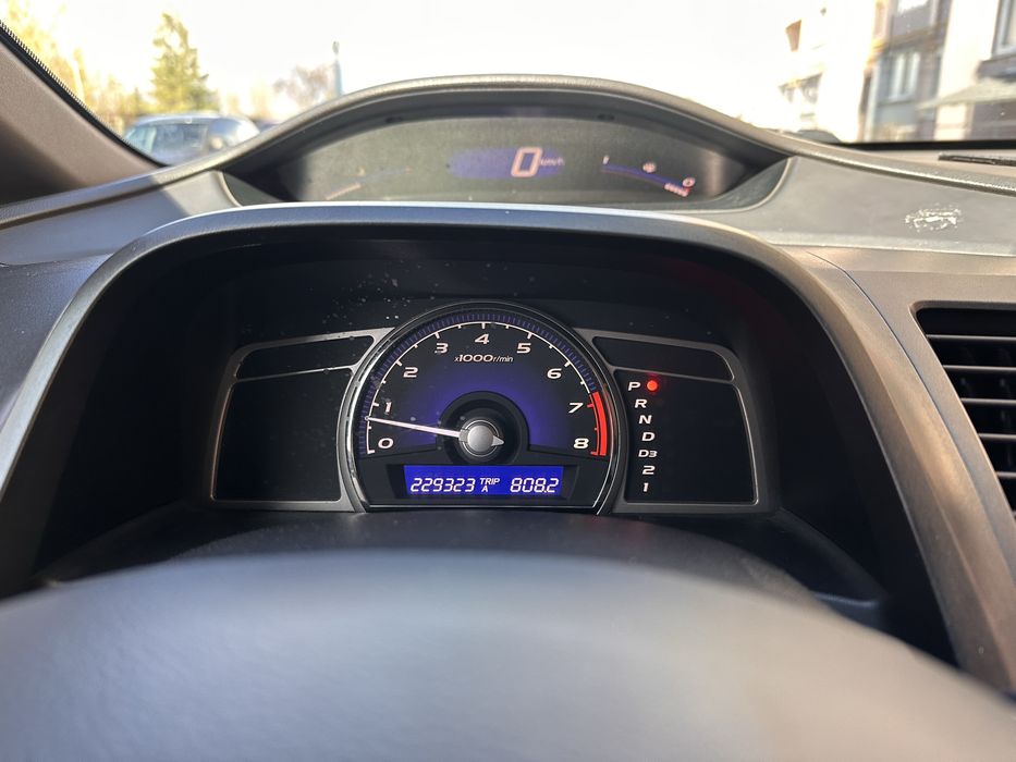 Продам Хонда Сивик 4D мотор 1.8 автомат