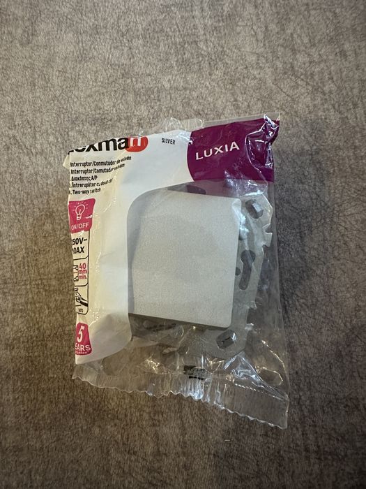Comutador / Interruptor Lexman Luxia Cinzento