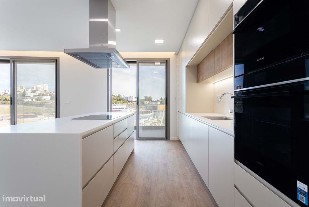 Apartamento T3 Novo a Estrear | 3 Suites | Vista Rio | Garagem Box | C