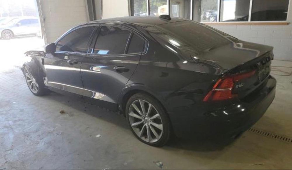 Volvo s60 III 19r lewy tylni blotnik