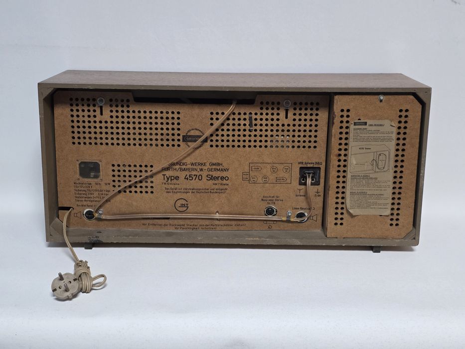 Rádio antigo reparado Grundig