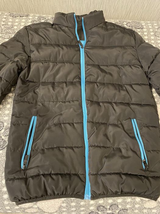 Продам  весняну  чорну  курточку