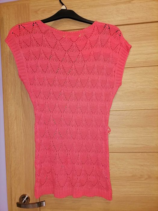 Sweterek koralowy ażurowy