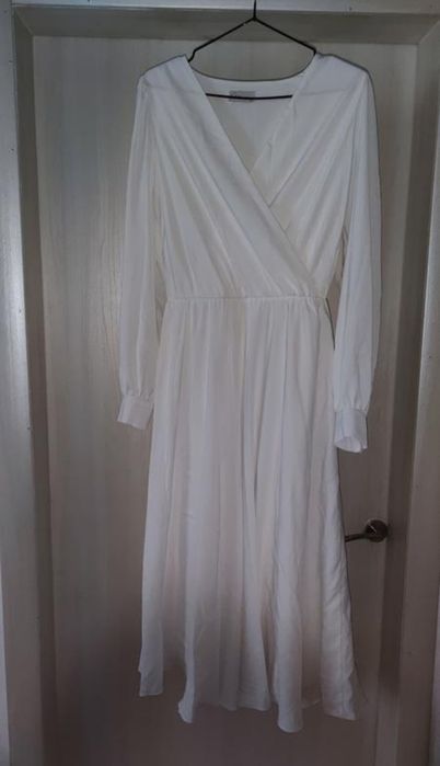 Весільна біла сукня