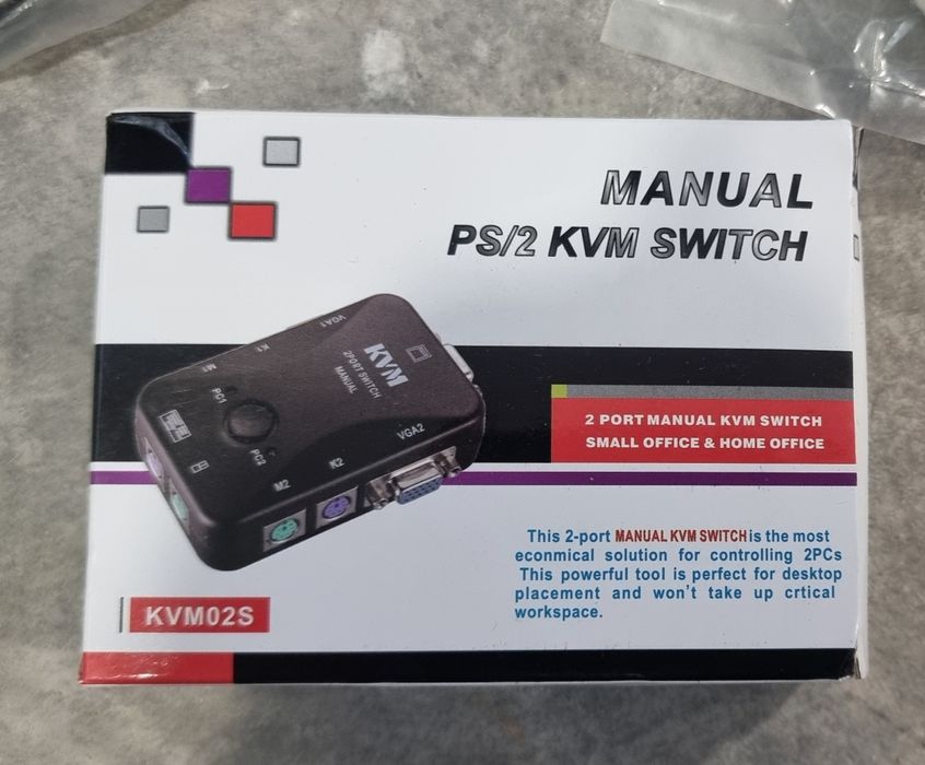 KVM Switch with PS2 Cables64752024651138121