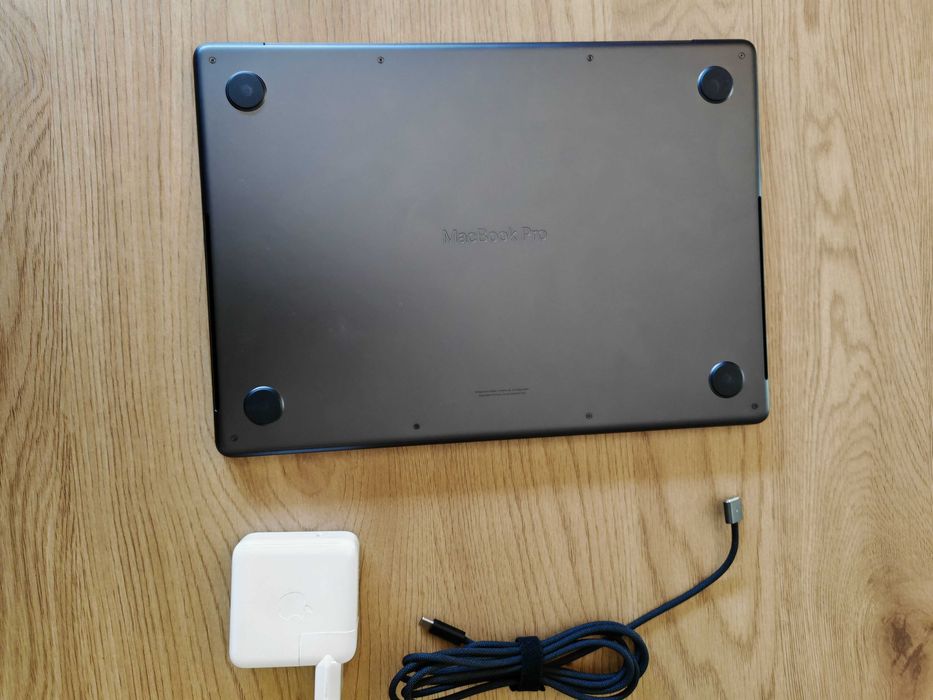 MacBook Pro 14" M4 Pro (24GB RAM / 512GB SSD) Preto — Como Novo Qwerty US - Comprado a Abril de 2026