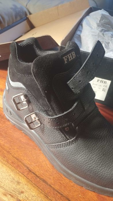 Calçado de segurança FHB
