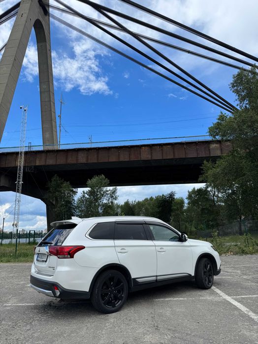 Mitsubishi Outlander 2016 (2.4 S-AWC)