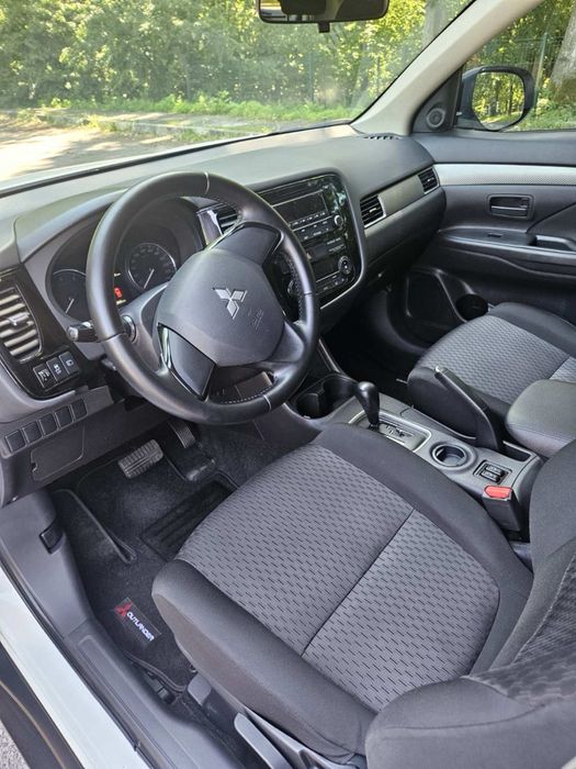 mitsubishi outlander