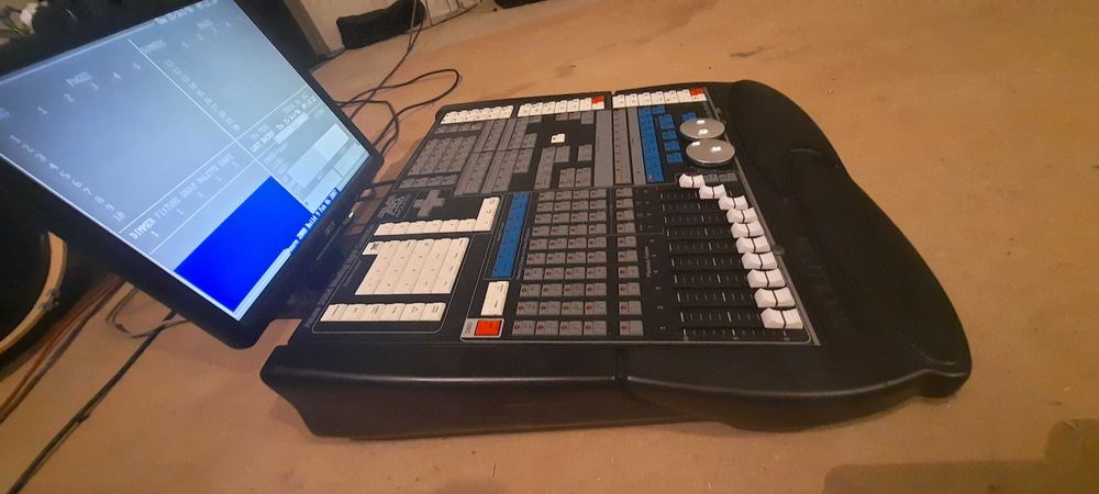 Avolites Azure 2004 Shadow - Mesa Luzes Profissional DMX64551667323011122