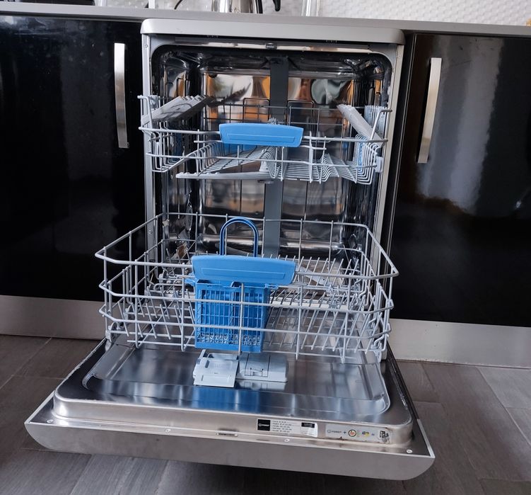 Máquina de lavar loiça INDESIT