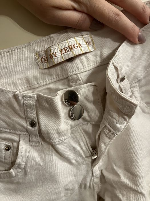 Letnie białe jeansy