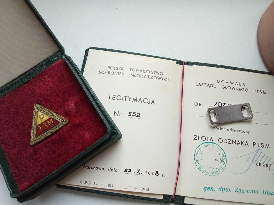 Złota odznaka PTSM plus legitymacja i etui z 1978 roku ,ładny zestaw.
