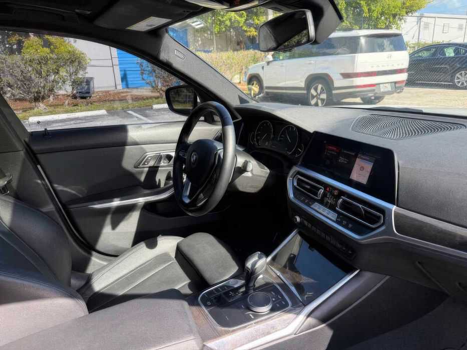 BMW 330i      2020