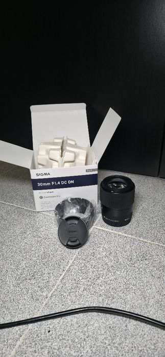 Sigma 30mm f/1.4 - EF-M