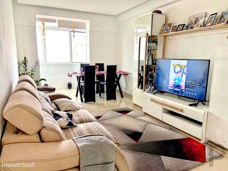 Apartamento Moderno de 92m² em Torre da Marinha