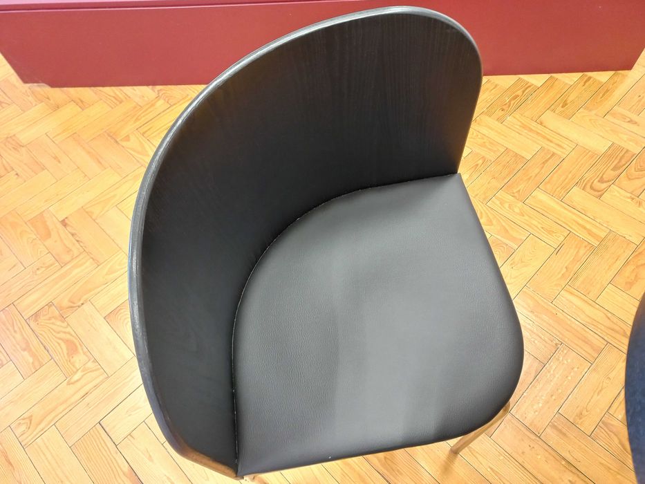 Conjunto de mesa e cadeiras reunião ou sala de jantar