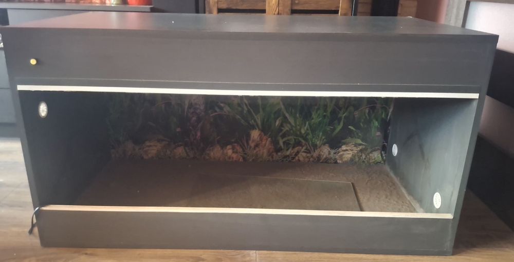 Terrarium z oświetleniem