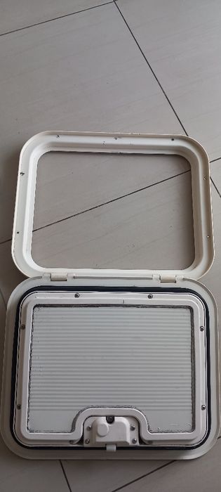 Okna plastikowe. kampera do przyczepy