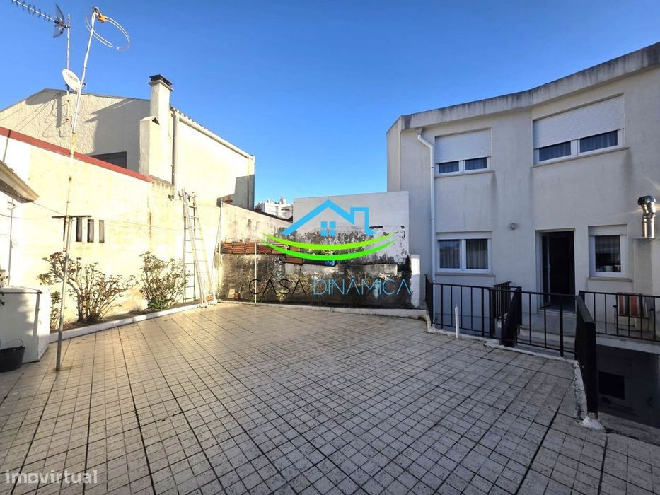 Moradia T4 com Garagem e Terraço em Tavarede